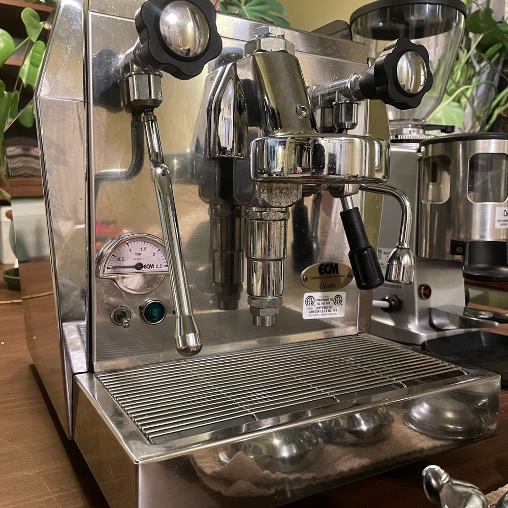 ECM Giotto Espresso Machine with Mazzer Luigi eel Grinder - Picture 7 of 9